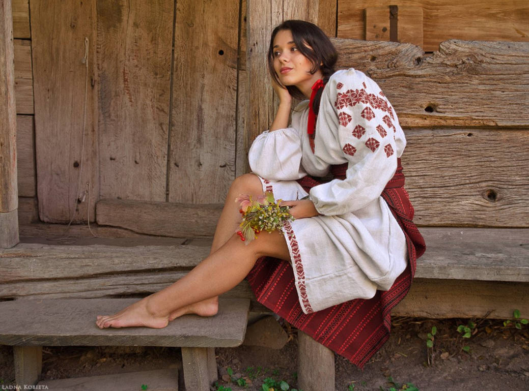 Fresh photos, fresh mood — Women in Slavic costumes online in Sacramento