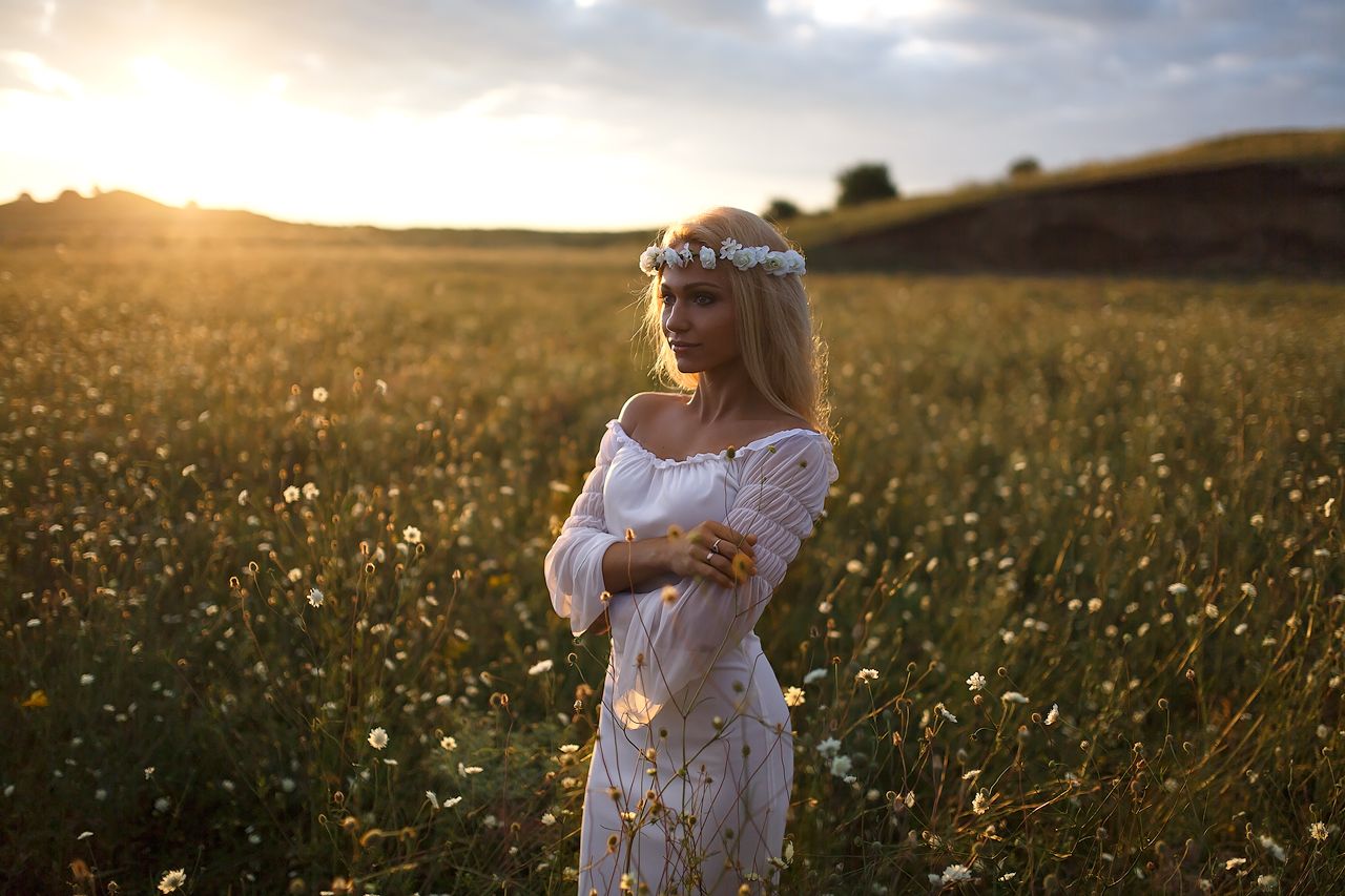 Girls in Slavic costumes in Sacramento