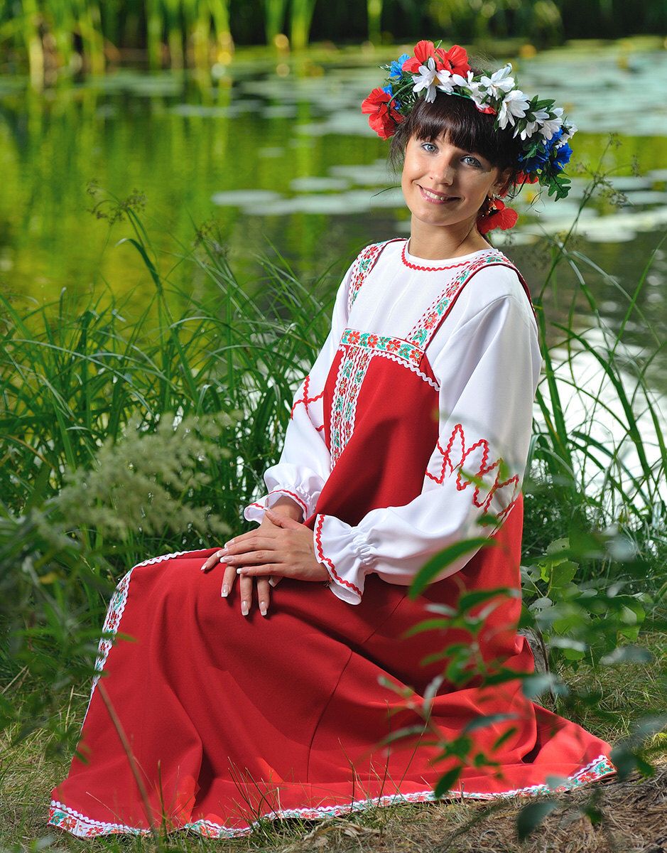 Beautiful girl Girls in Slavic costumes in Sacramento